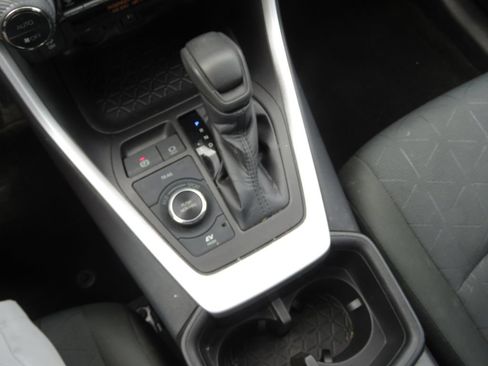 Used 2022 Toyota RAV4 XLE AWD/4WD image 22