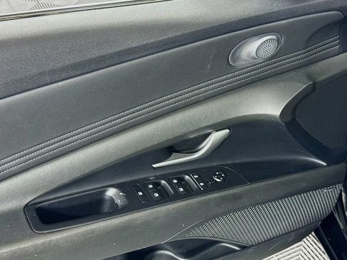 Used 2023 Hyundai Elantra Limited FWD image 15