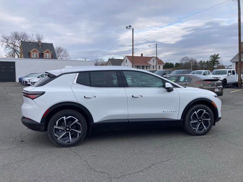 New 2026 Chevrolet Equinox EV LT image 8