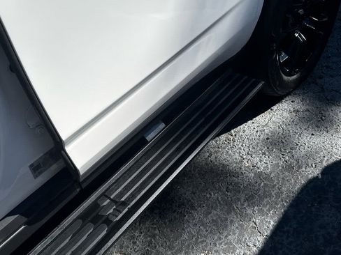 Used 2024 Chevrolet Tahoe High Country image 32