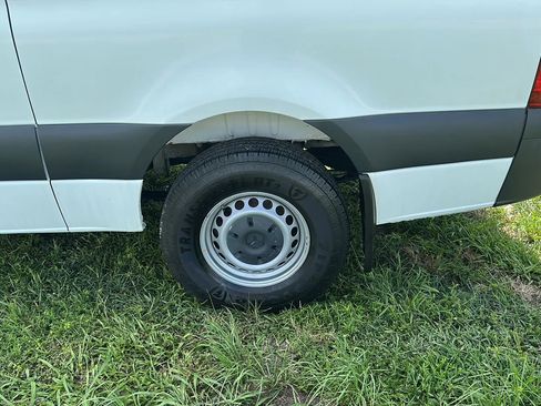 Used 2021 Mercedes-Benz Sprinter 1500 image 28