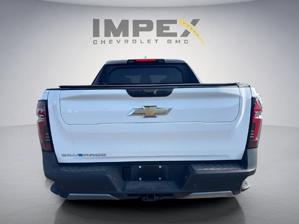 Used 2026 Chevrolet Silverado EV LT AWD/4WD image 4