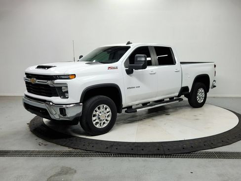 Used 2025 Chevrolet Silverado 2500 LT AWD/4WD image 4