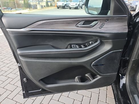 Used 2022 Jeep Grand Cherokee Overland image 20