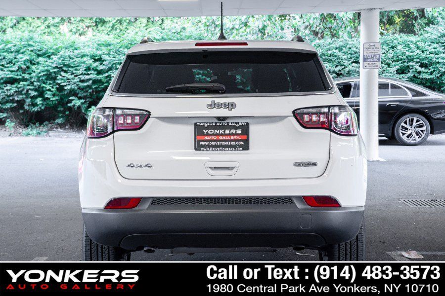 Used 2023 Jeep Compass Latitude w/ Sun and Sound Group AWD/4WD image 8