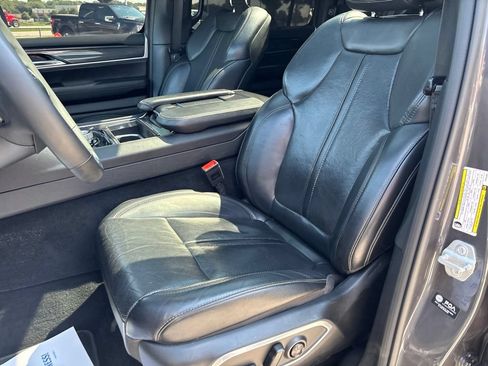 Used 2023 Jeep Wagoneer L 4WD w/ Premium Group I image 63