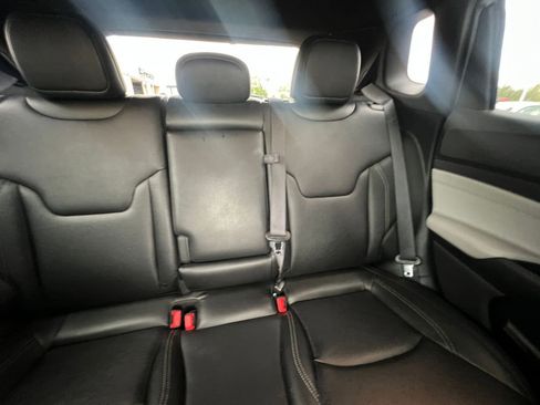 Used 2025 Jeep Compass Limited image 37