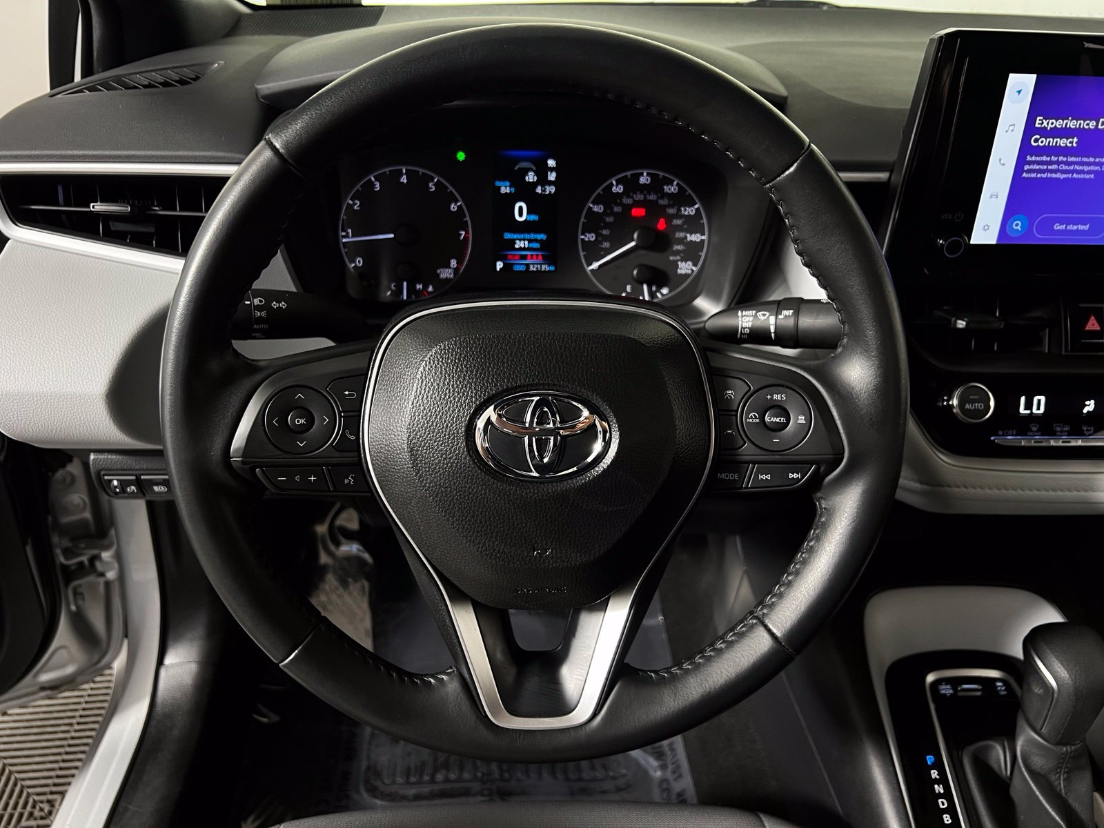 Used 2025 Toyota Corolla SE w/ Convenience Package FWD image 14