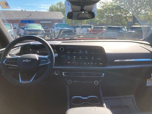 New 2025 Chevrolet Traverse LT w/ Sun and Wheel Package image 12