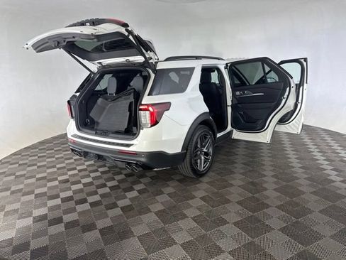 Used 2025 Ford Explorer ST w/ Sun And Sound Package AWD/4WD image 16