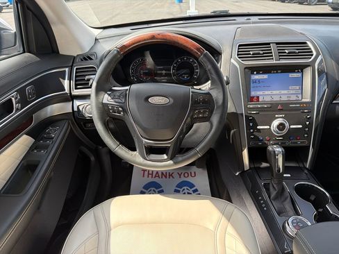Used 2019 Ford Explorer Platinum AWD/4WD image 13