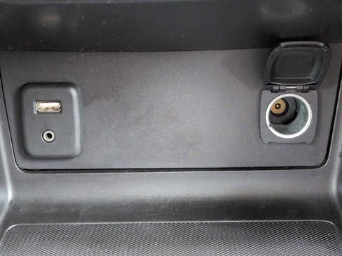 Used 2016 GMC Canyon SLE w/ SLE Convenience Package image 32