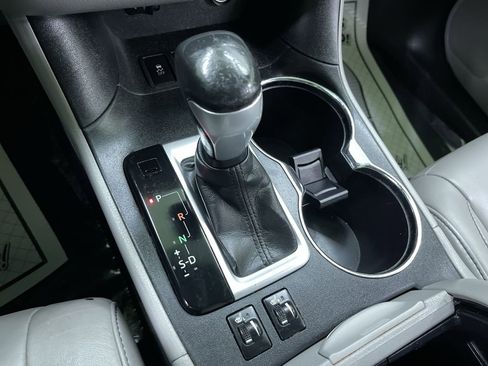 Used 2015 Toyota Highlander XLE image 25