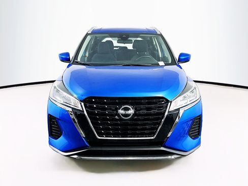 Used 2024 Nissan Kicks SV FWD image 2