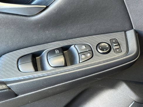 Used 2025 Nissan Sentra SV FWD image 14