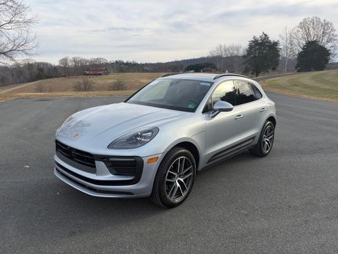 Certified 2025 Porsche Macan Base image 1