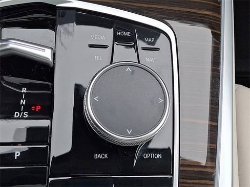 Used 2024 BMW X7 xDrive40i w/ Premium Package image 16