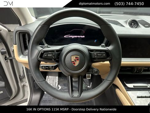 Used 2025 Porsche Cayenne E-Hybrid image 29