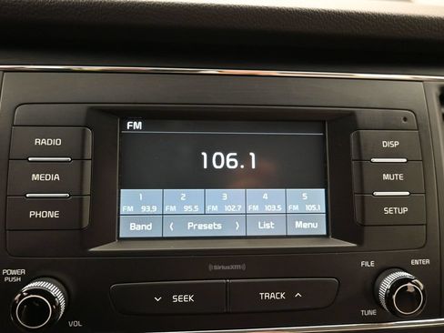 Used 2018 Kia Sedona L FWD image 11
