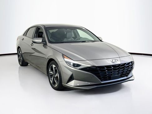 Used 2023 Hyundai Elantra SEL w/ Convenience Package FWD image 3