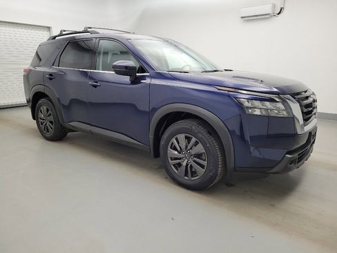 Used 2023 Nissan Pathfinder SV image 11