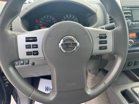 Used 2013 Nissan Frontier SV w/ SV Value Truck Pkg AWD/4WD image 13