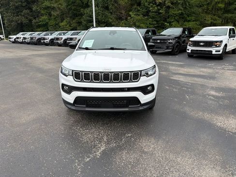 Used 2025 Jeep Compass Latitude AWD/4WD image 8