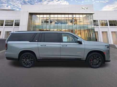 Certified 2023 Cadillac Escalade ESV V w/ LPO, ONYX Package image 4