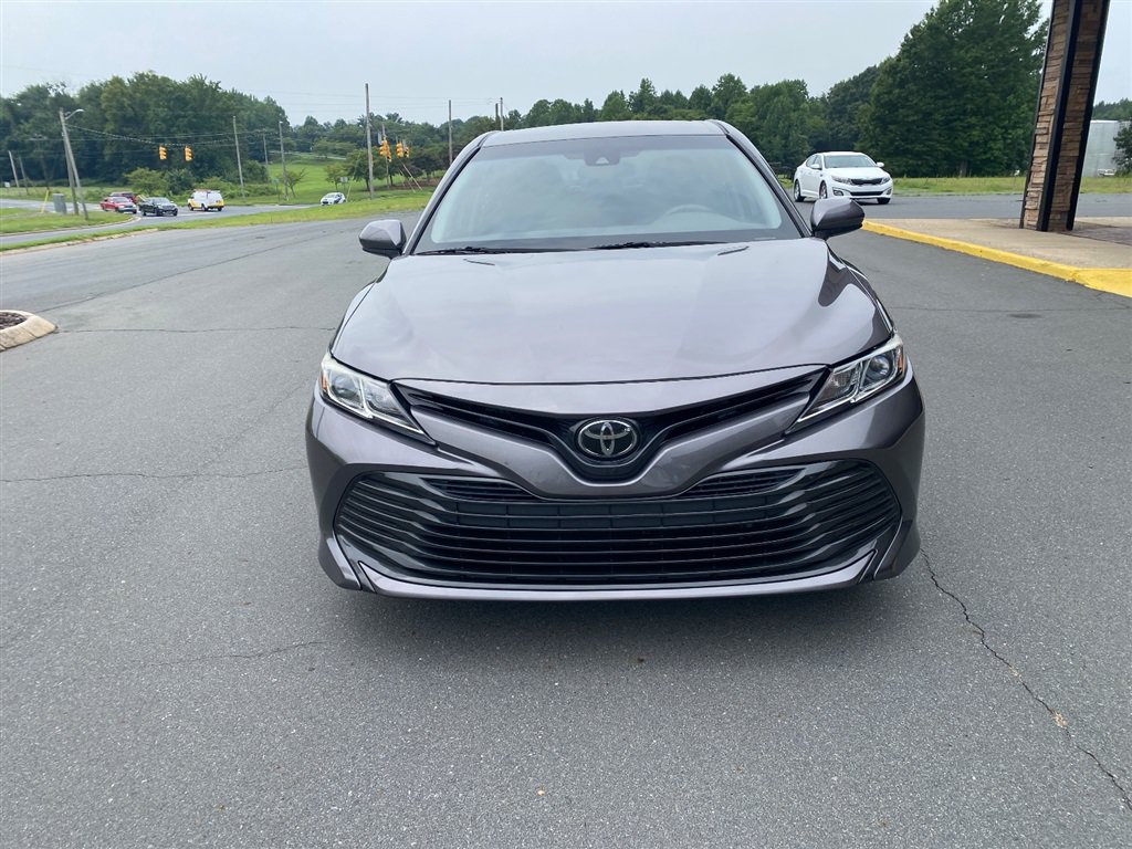 Used 2018 Toyota Camry LE FWD image 2