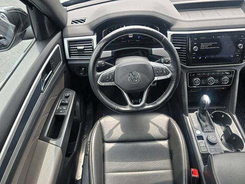Used 2022 Volkswagen Atlas Cross Sport SEL R-Line AWD/4WD image 17