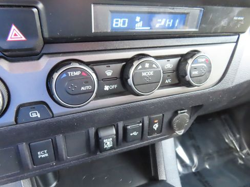 Used 2021 Toyota Tacoma TRD Sport image 27