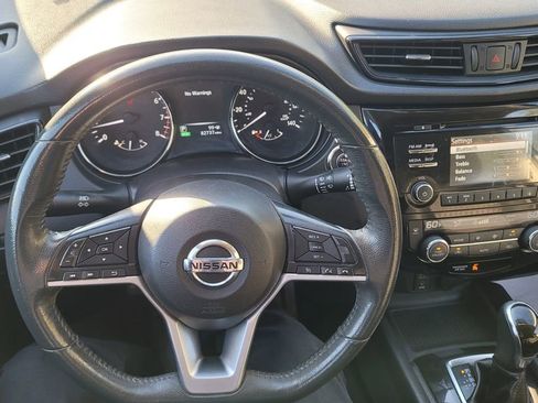 Used 2017 Nissan Rogue SV image 20