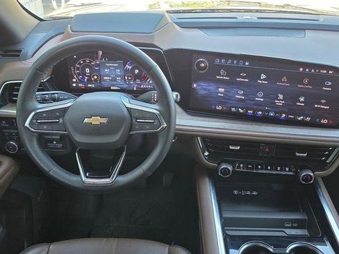 Certified 2025 Chevrolet Suburban High Country AWD/4WD image 18
