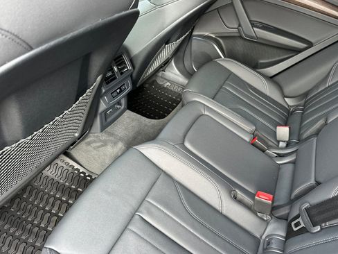 Used 2025 Audi Q5 2.0T Premium image 11