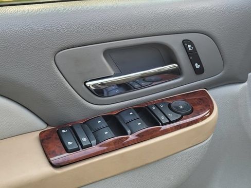 Used 2013 Chevrolet Tahoe LT w/ Texas Edition RWD image 16