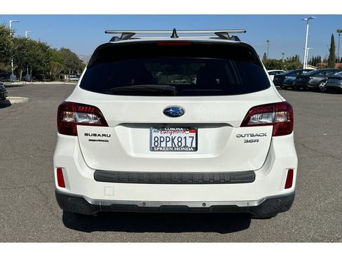 Used 2017 Subaru Outback 3.6R Touring AWD/4WD image 4