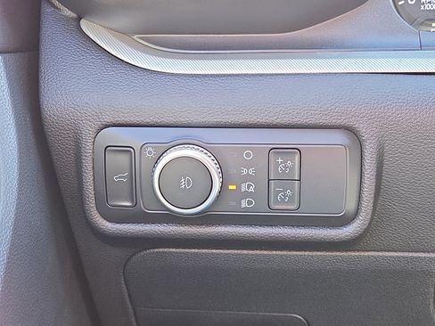 Certified 2022 Ford Explorer XLT w/ Equipment Group 202A image 28