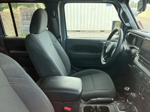 Used 2025 Jeep Wrangler Unlimited Sport AWD/4WD image 5