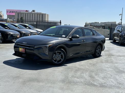 Certified 2026 Kia K4 FWD image 2