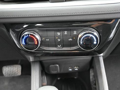 Used 2025 Chevrolet TrailBlazer LT AWD/4WD image 15