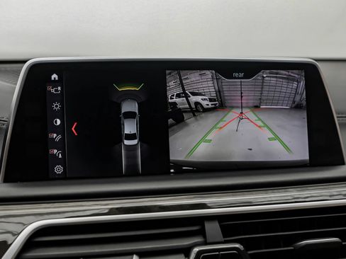 Used 2018 BMW 750i image 25