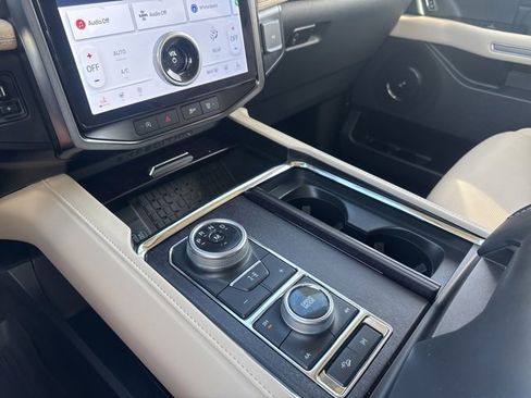 Used 2024 Ford Expedition Max Platinum image 17