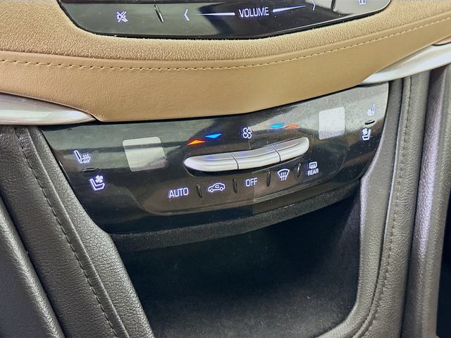 Used 2018 Cadillac XT5 Platinum w/ Driver Assist Package AWD/4WD image 16