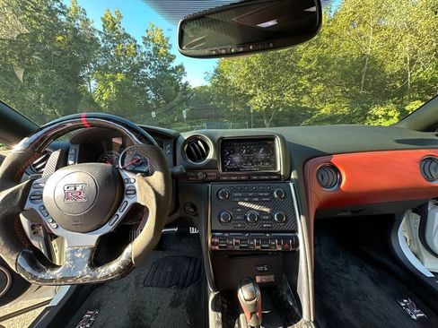Used 2014 Nissan GT-R Premium w/ Premium Interior Package image 22
