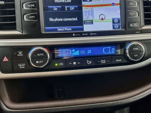 Used 2016 Toyota Highlander XLE AWD/4WD image 16