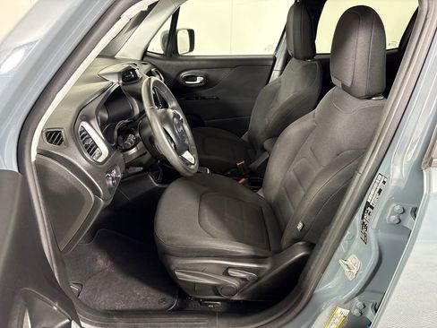 Used 2018 Jeep Renegade Latitude FWD image 30