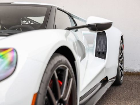 Used 2017 Ford GT RWD image 35