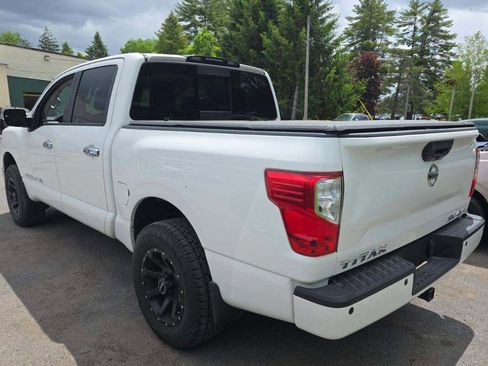 Used 2018 Nissan Titan SV w/ SV Convenience Package AWD/4WD image 8