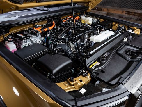 Used 2025 Toyota Land Cruiser image 40