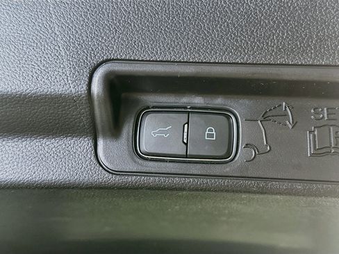 Used 2020 Ford Explorer XLT w/ Equipment Group 202A RWD image 30